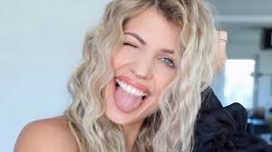 Sarah harrison is a british singer,songwriter/producer. Platinblonde Haare Sarah Harrison Wagt Einen Neuen Style Promiflash De