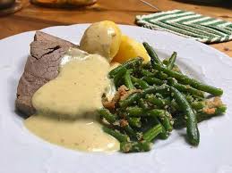 Kochgefluster Rinderbug Mit Senfsauce Und Bohnen Senfsauce Rind Lebensmittel Essen