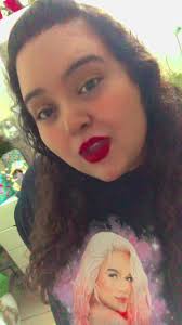 Karol G: Romance y Brillo en su Última Performance