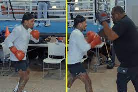 Fastest hands in boxing' - Fans stunned by Gervonta Davis' hand speed in  new footage and ask: 'Has this been speed up?' | talkSPORT