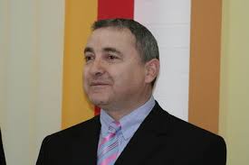 Dr. Ion Niculescu este medic specialist ginecolog, iar timp de opt ani a condus Spitalul Municipal Mangalia, aducându-l la standarde europene. - Niculescu