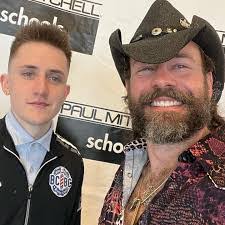 Casey Beard's Instagram, Twitter & Facebook