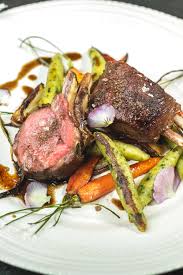 Lammkrone Mit Barlauch Schupfnudeln Osterfest Mit Lamm Und Lachs In 2020 Rezepte Essen Lachs Braten