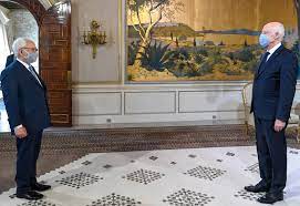 حسنی مبارک در اواخر شب جمعه ۲۸ ژانویه در نخستین سخنرانی تلویزیونی خود از زمان شروع تظاهرات به مردم وعده داد برای اصلاحات اجتماعی، اقتصادی و سیاسی، مانند افزایش دمکراسی و آزادی‌های شهروندی و حل مشکل بیکاری تلاش کند. 79iexn0qvtdb4m