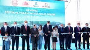 Aydın'ın didim ilçesinde, bir yakınlarının düğününden dönüşte, ailesine bir yere uğrayacağını söyleyip, yanlarından ayrılan ve 2 gün sonra bir arazide 27 bıçak darbesiyle öldürülmüş olarak bulunan lise öğrencisi yağmur tayhan'ın (16) katil zanlısı olarak yakalanıp. Ziya Selcuk Kizi Haberleri Turkuaz Gazetesi