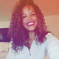 Subcomisionada de Prisiones es acusada de estafa y falsificación. De  acuerdo a la acusación Nathaniel y Wendy usaron el nombre y los documentos  de Eddy para comprar un Mercedez Benz por US$