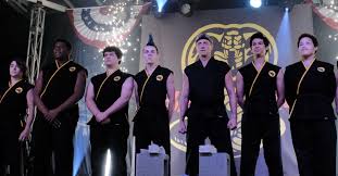 Regarder des films en ligne gratuitement. Cobra Kai Bei Netflix Alle Infos Zu Besetzung Handlung Und Staffel 3
