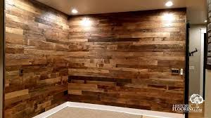 Pre Fini Brun Du Bois De Grange Grange Conseil Notre Nouveau Etsy Barn Board Barn Wood Wooden Accent Wall
