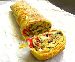 Il tipo di kebab più famoso nel mondo è probabilmente il döner kebab.il fatto che in turchia venga chiamato anche con un'espressione  che significa kebab da passeggio, per l'abitudine di mangiarlo anche mentre si cammina per strada, non ha nulla a che vedere con il suo nome, dal momento che döner kebab è traducibile come kebab che gira, con riferimento allo spiedo verticale rotante. Strudel Di Verdure Silva Avanzi Rigobello