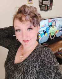 Hi there! My name is Patience. I'm a 27 year old from Arizona :) I'm a  single mother, plant and animal lover. I am a proud owner of a cat, ferret  and