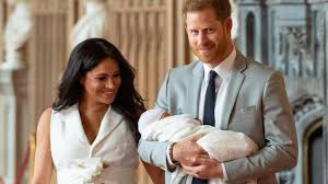 Prinz harry & archie wurden aus diesem grund von queen aus dem palast geworfen. Meghan Harry Archie Geburtsurkunde Veroffentlicht Wo Kam Baby Archie Zur Welt Augsburger Allgemeine