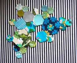 Hexagon template & world map patterni'm sure we all have these projects we see somewhere online or in a magazine that we can't. Hexies Tutorial Pattern Diy Tutorial Ideas