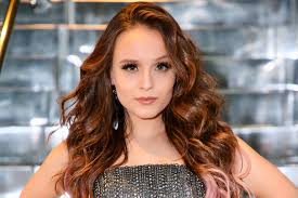 Mejores tableros de larissa manoela ofc. F5 Musica Larissa Manoela Flerta Com Funk Pop Ao Se Unir A Produtores De Lexa E Luisa Sonza 19 10 2019