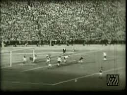 Teljes a keret, a válogatott megérkezett telkibe. Filmhirado Magyarorszag 7 1 Anglia 1954 1954 2 Raymundo Jimenez Flickr