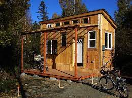 The House Is 8 5 Ft Wide 20 Ft Long And 15 Ft High Conforming To The State Of Alaska Regulations For Towin Alaskan Homes Small Log Homes Buy A Tiny House