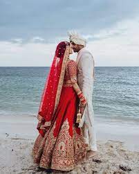 Season 2 has richa moorjani reprise her role as devi's overachieving cousin, kamala. Netflix Actor Richa Moorjani S Wedding In Mexico Is What Dreams Made Up Of Indian Beach Wedding Indian Wedding Couple Indian Wedding Poses