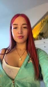 Erin Hamlett's Instagram, Twitter & Facebook