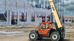Construction Employers Add Jobs Raise Salaries In Tight Labor Pool Says Agc Heavyequipment Construction Labor Pool Heavy Equipment Construction Equipment