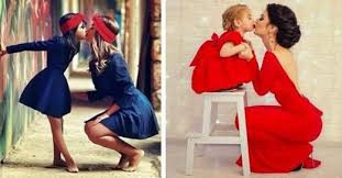 Ma a cosa ispirarsi per scegliere vestiti uguali per mamma e figlia? Dijeta Mjesavina Sjaj Vestiti Eleganti Madre E Figlia Thehoneyscript Com
