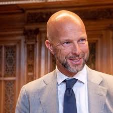 Rose Schmitz (@Rosetwitz)