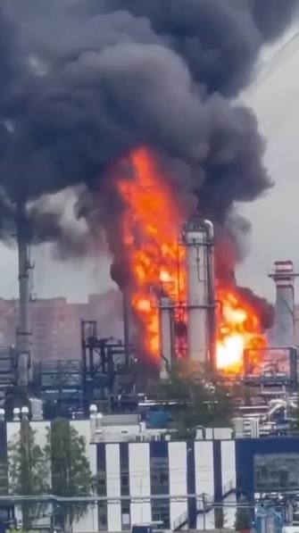 A Ukrainian drone attack started a fire at the refinery that is the largest fuel supplier to the Moscow region. Two industry sources told Reuters that it had halted operations., The sources said the ...