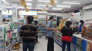 Gaji karyawan indomaret berdasarkan posisi jabatan update 2021 kasir: Seruan Boikot Indomaret Kasir Gak Ngaruh Sama Sekali Suara Jakarta