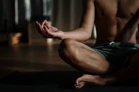 El yoga nos ofrece beneficios enormes con respecto a la salud y el bienestar de nuestro cuerpo, es notable cómo mejora entre los beneficios que el yoga aporta a nivel emocional están los siguientes Beneficios De Yoga Para El Corazon Proyecto Vida