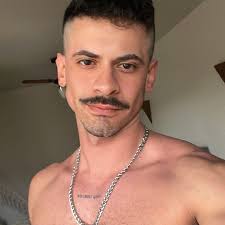 Arthur Amaro's Instagram, Twitter & Facebook