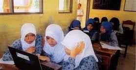 Supaya kalian tidak galau, kami akan membahas kelebihan sma dan smk, serta perbedaan di antara keduanya. Kelebihan Dan Kekurangan Sekolah Kejuruan Smk