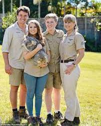 Steve irwin was an australian conservationist nicknamed the crocodile hunter. here is a look at some of the best steve irwin sayings left from his life. 100 Steve Irwin Ideen Steve Irwin Australien Beruhmte Graber