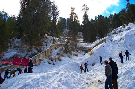 Kufri snow point near Shimla, a stop in the Delhi to Shimla-Manali Himachal Trip Cost guide