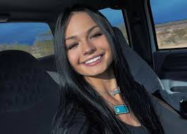 Iso someone who I can trust to cut my hair !! I haven't cut my hair in  almost 4 years and I want something different maybe like layers I'm just  nervous about