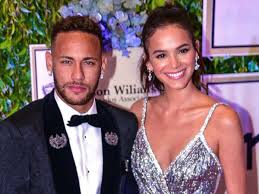 Bruna Marquezine foi traída por Neymar com modelo que será mãe do 3º filho  do jogador. Entenda polêmica!