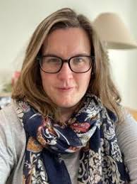 Two brains: One visualizes too much, the other not at all