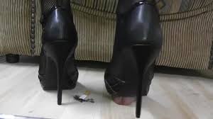 パンプスでの靴コキ