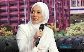Walau bagaimanapun, pemilik nama sebenar, vivy sofinas binti yusof ini masih belum mendedahkan usia kandungannya buat masa ini. Vivy Yusof Sister This Duck Is Called Birthday Cake And I Feel Like I Should Get
