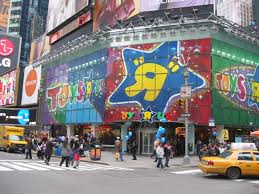 Nevertheless, i was there to look for my transformers toys. Passear Na Loja De Brinquedos Toys R Us Na Times Square Image Via Queenie Baxter New York Travel Nyc Trip Times Square New York