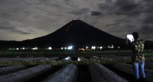 Semeru juga dijaga oleh juru kunci dulunya. Gunung Semeru Meletus Makan Korban 1 Orang Hilang Suara Jakarta