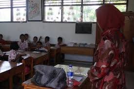 Gambar animasi guru mengajar di depan kelas gif. Guru Sedang Mengajar Just For Share