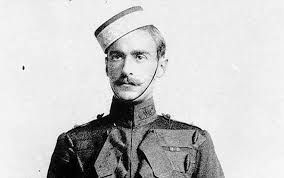 This article uses a belgian surname: Le Destin Miraculeux De Ce Soldat Anglais Invincible Lors Des Dernieres Grandes Guerres