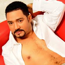 Frank Reyes Songs streamen