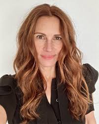 Julia Roberts opened up about her choice to embrace the aging process: “I  am aging with dignity, humor, and serenity. I don't resort to lifting or  Botox and I know by Hollywood