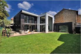 En plus de la rénovation et de l'aménagement intérieur, les clients ont greffés une extension pour donner un coté plus contemporain au bâtiment, le contraste est. Le Reve D Une Maison Sur Mesure L Atelier Azimute