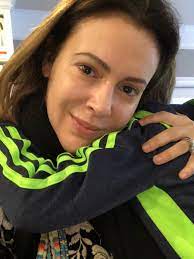 Tweets Con Contenido Multimedia De Alyssa Milano Alyssa Milano Twitter Alyssa Milano Milano Women