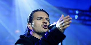 Acceso a streaming de conciertos acústicos en vivo. Ricardo Arjona Guatemalan Pop New York Latin Culture Magazine