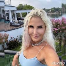 Alexandra Waldron's Instagram, Twitter & Facebook