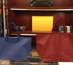 The 'reversible version' named the goyard anjou reversible tote is a new design released in the early 2016. Goyard St Louis Tote Size Comparison Nar Media Kit