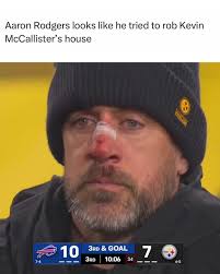 Aaron Rodgers looks like he tried to rob Kevin McCallister's s house SERLES  STEB LERS 7-4 3RD & GOAL 10 3RD 10:06 34 7 6-5