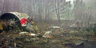 O zmierzchu, 10 kwietnia, kiedy były robione zdjęcia szczątki samolotu znajdowały się w dwóch. Gowin Ostateczny Raport Ws Smolenska Powstanie Gdy W Polsce Beda Szczatki Samolotu Gazetaprawna Pl