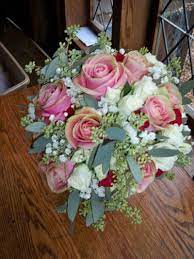Plants and answers florist has a wide variety of beautiful arrangement from gorgeous anniversary flowers and mother's day flowers to sympathetic get well flowers and funeral flowers. Keepsake Bouquets Floral Design Creates Beautiful Wedding Floral Arrangements